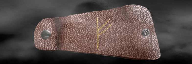 Runa Fehu na kůži jako amulet štěstí