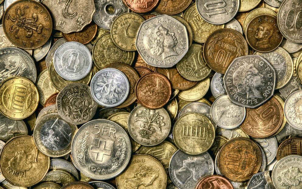 Šťastné mince jsou symbolem finanční pohody